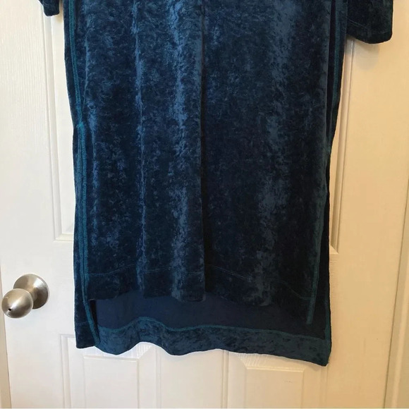 FREE PEOPLE The Luxe Extended Tee in Navy Velvet Size Extra Small Revolve - Picture 6 of 7